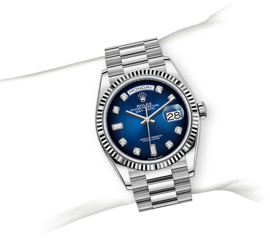 m128239-0023_modelpage_on_wrist_portrait.jpg