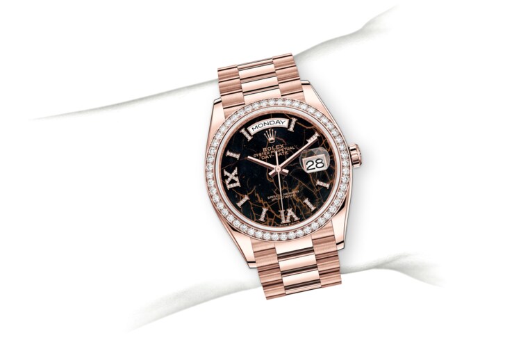 m128345rbr-0044_modelpage_on_wrist_portrait.jpg