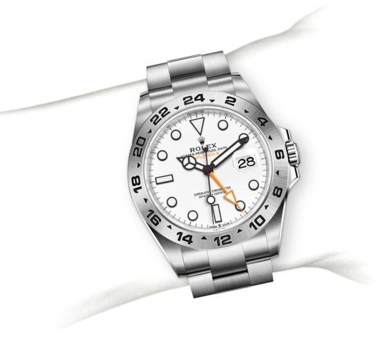 m226570-0001_modelpage_on_wrist_portrait.jpg