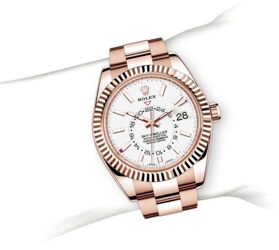 m326935-0005_modelpage_on_wrist_portrait.jpg