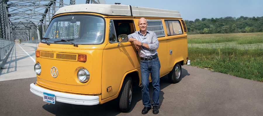 BarryBus Barry with yellow bus