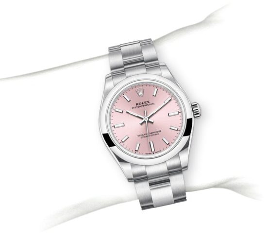 m277200-0004_modelpage_on_wrist_portrait.jpg Rolex Oyster Perpetual steel domed bezel