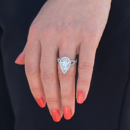 Diamond Pear-Shaped Diamond Ring