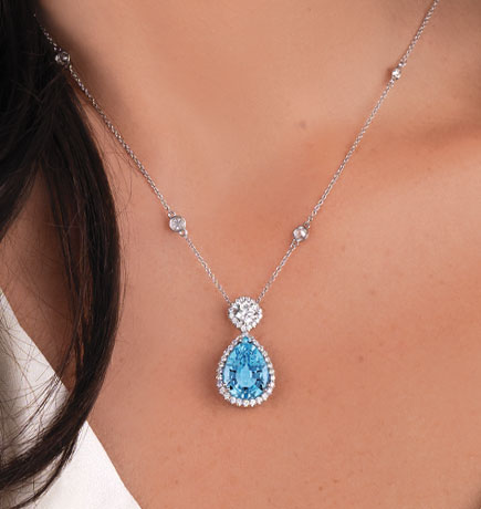 Aquamarine pear-shaped pendant on woman's neck