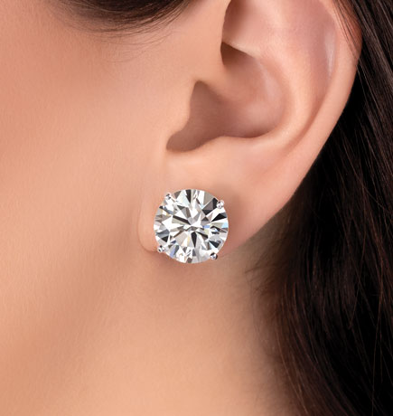 Round diamond stud earrings